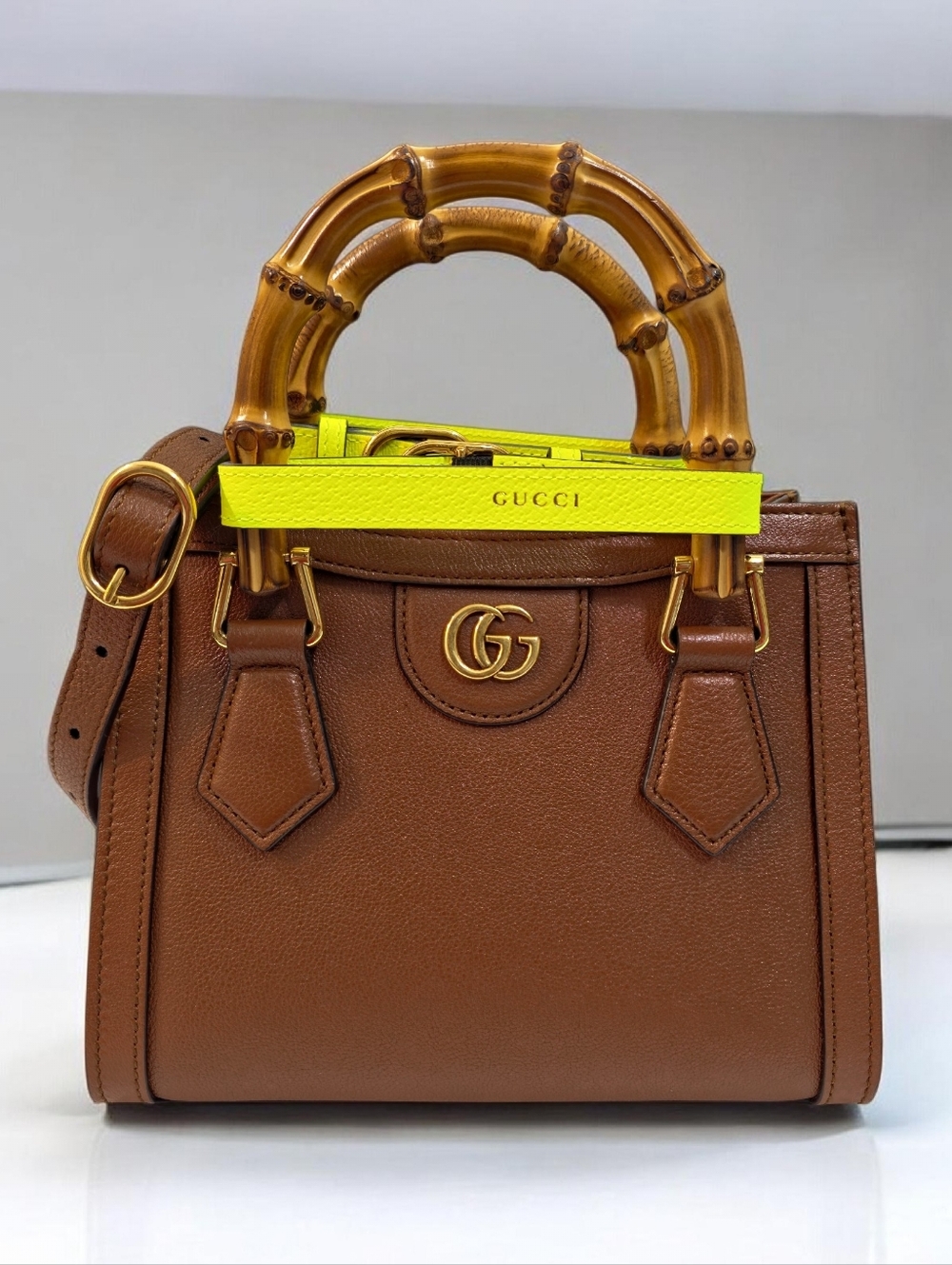 ✨️Authentic Gucci Diana Mini Leather Bamboo Crossbody Bag
